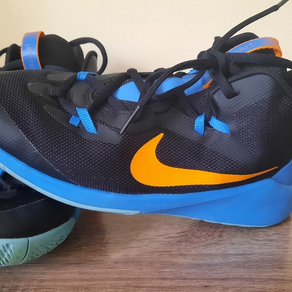 Shoes - Picture 6 of 7